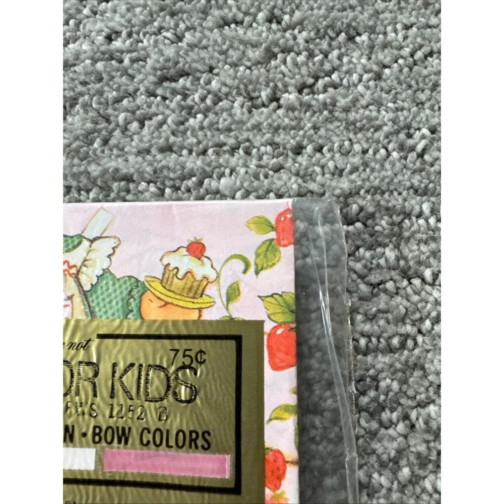 American Greetings Vintage Strawberry Shortcake Gift Wrap 2 Sheets 20 x 30 in